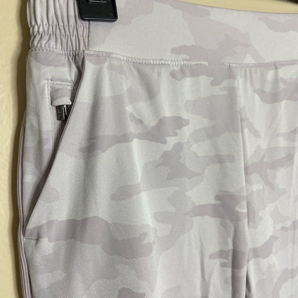 NWT Athleta Brooklyn Lined Camo Jogger in Shasta Purple size 2 - Picture 6 of 8